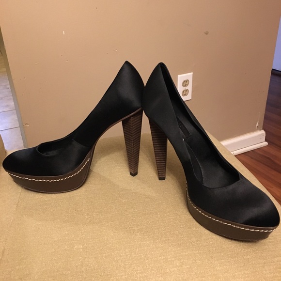 Beautiful Satin BCBG MaxAzria Black Heels ! - Picture 3 of 8